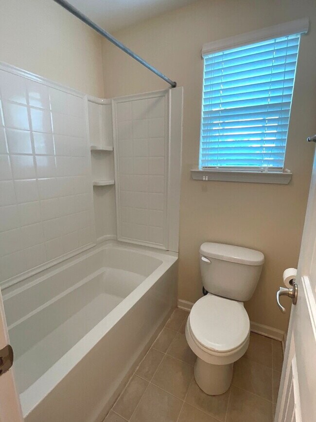 Building Photo - Great Amenities