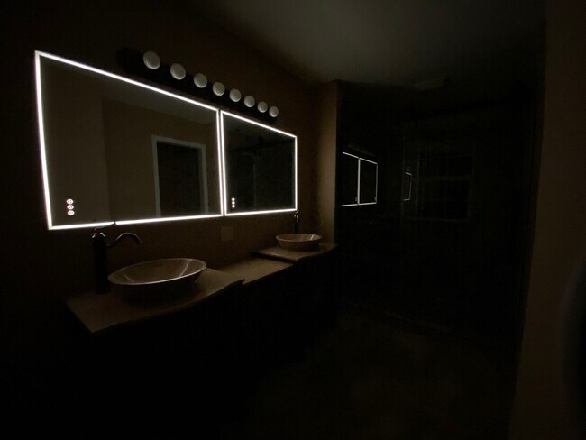 Building Photo - 25027 Rushmore Ct