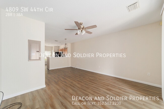 Building Photo - 4809 SW 44th Cir