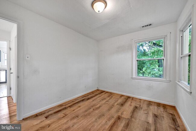 Building Photo - 811 Seagrove Rd