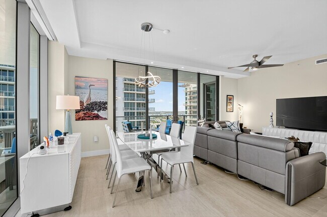 Building Photo - 3100 N Ocean Dr