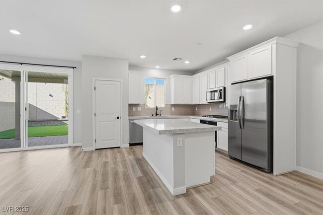 Building Photo - 8609 Faxom St