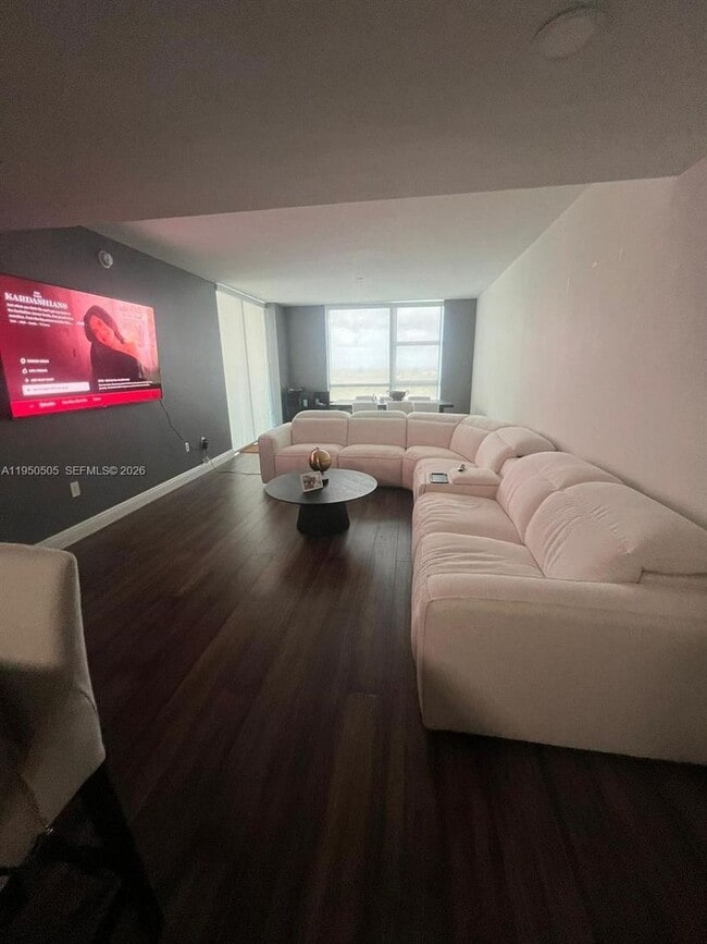 Building Photo - 2641 N Flamingo Rd