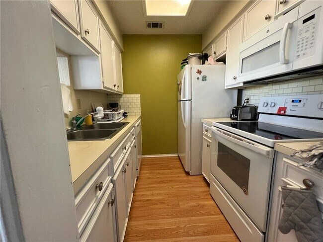 Building Photo - 2706 Salado St