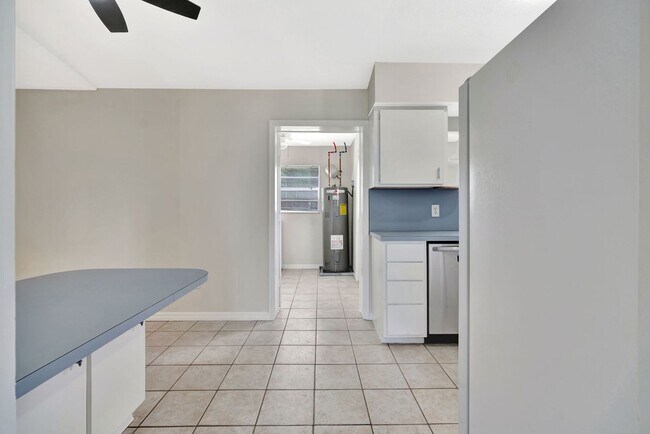 Building Photo - Beachside Bliss in Hobe Sound – Move-In Ready with Room to Roam!