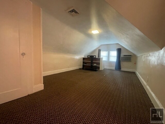 Building Photo - Room For Rent with Private Bathroom in Ros...