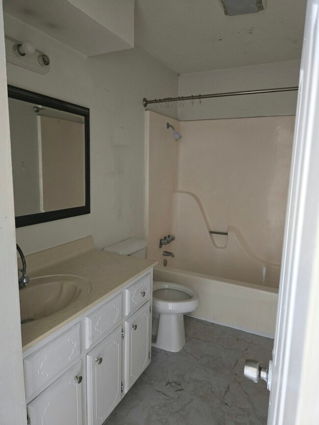 Primary Photo - 201 Regency Ave