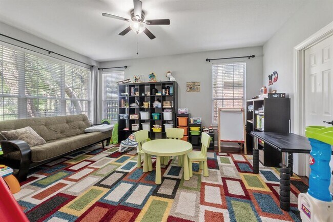 Building Photo - 2147 Hilton Head Dr