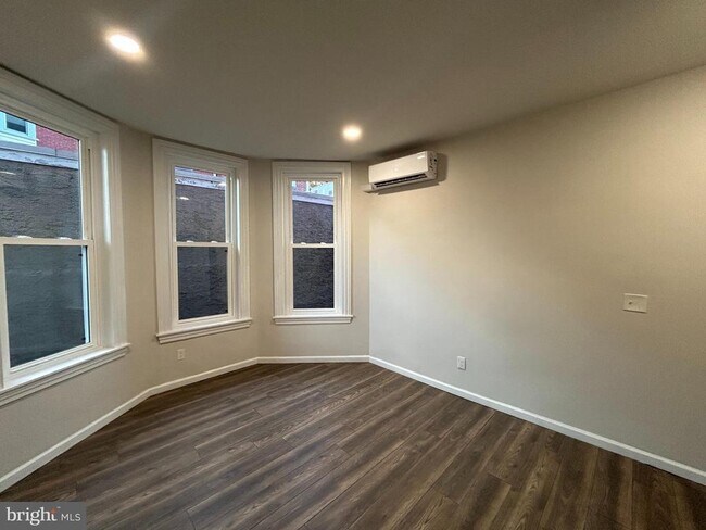 Building Photo - 566 E High St