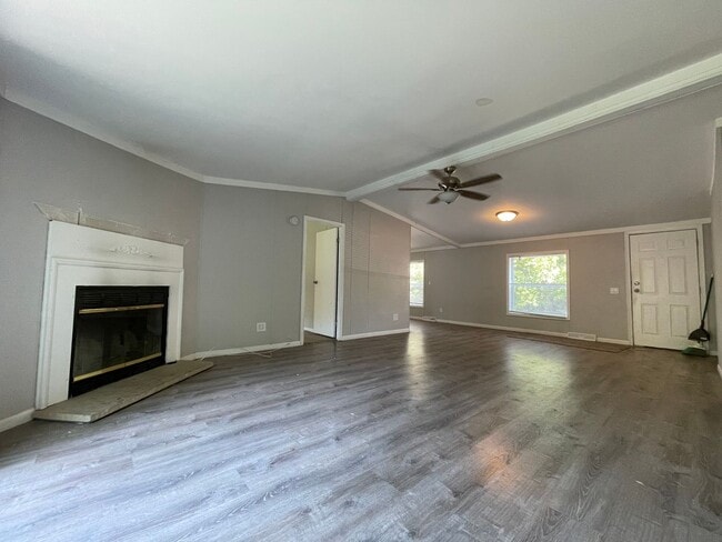 Building Photo - 3BD/2BA Home With Central Air