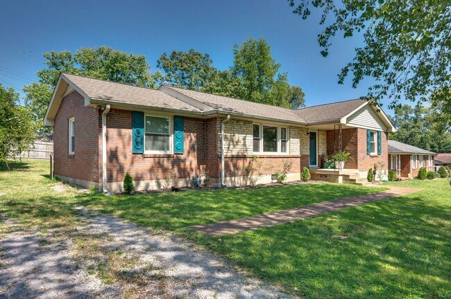 Building Photo - 3 Bedroom 1 Bath Donelson House by Two Riv...