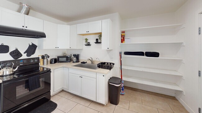 Building Photo - 1408 E Orange St.