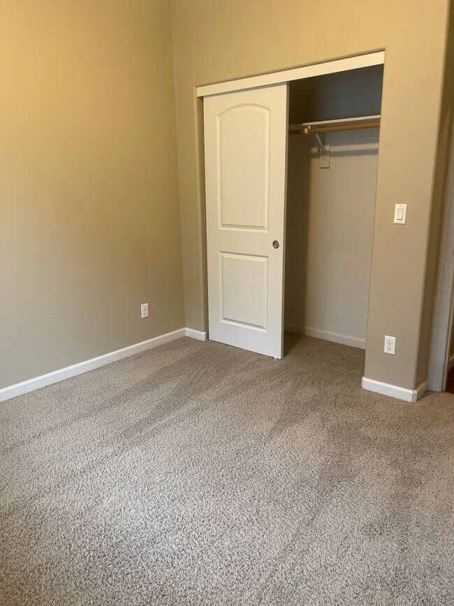 Building Photo - CLEAN AND QUIET 3bd/2ba West Salem Home - ...