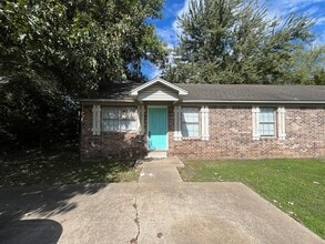 Building Photo - 306 N Pool St