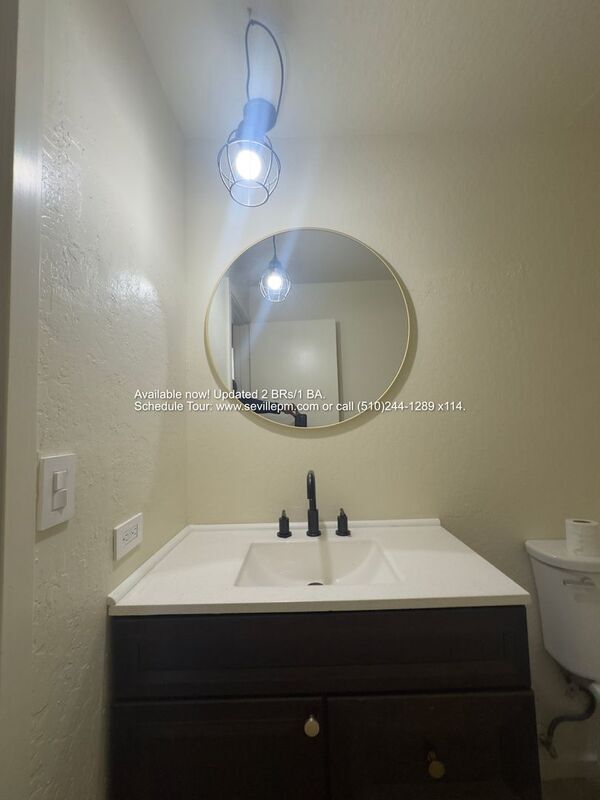 Building Photo - 5438 Holland St