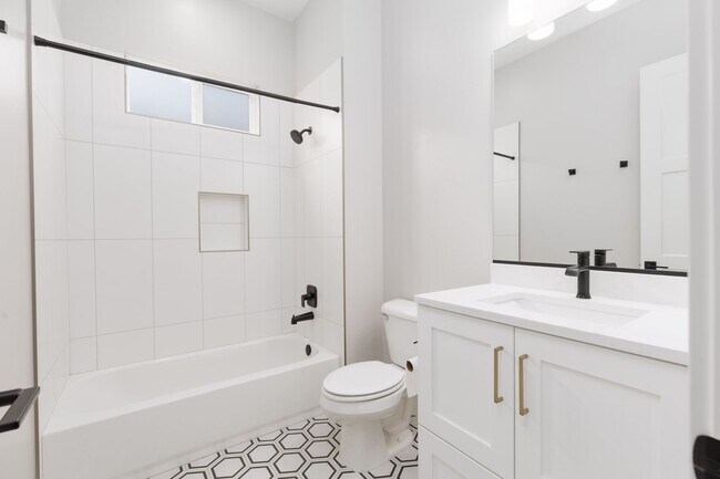Building Photo - Wonderful 5 bedroom 4 bath home built by New Trend Construction