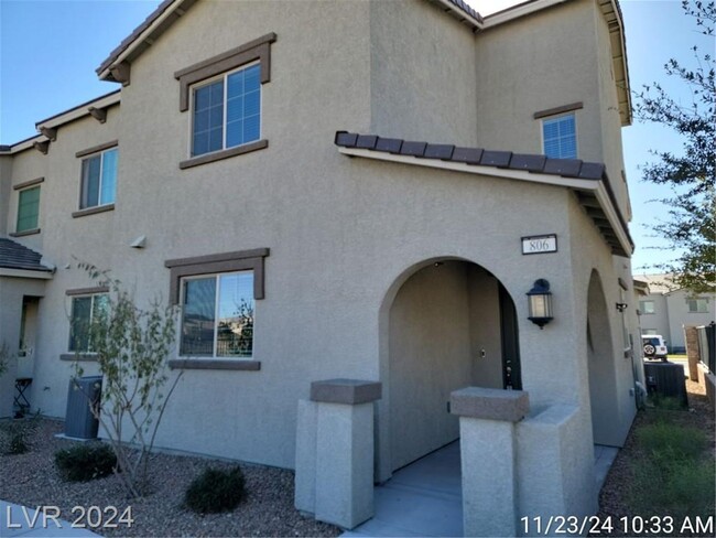 Building Photo - 3-BEDROOM TOWNHOME IN GATED NORTH LAS VEGA...