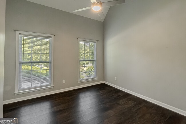 Building Photo - 120 Rosebay Ln