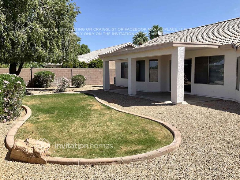 Building Photo - 482 N Falcon Dr