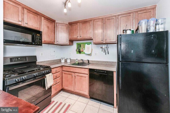 Building Photo - 10570 Main St