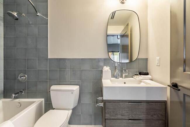 Building Photo - 315 Girod St