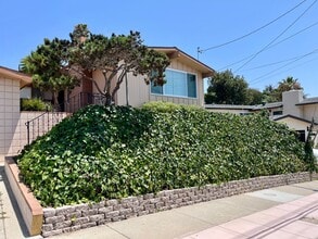 Building Photo - 4 Bedroom 2.5 Bathroom Home, Newly renovat...