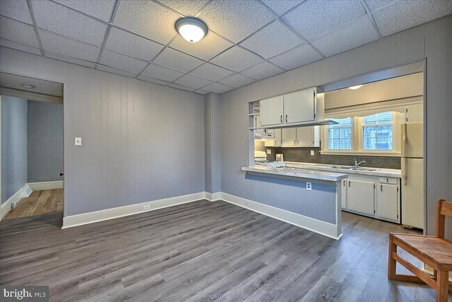 Building Photo - 413 W Louther St