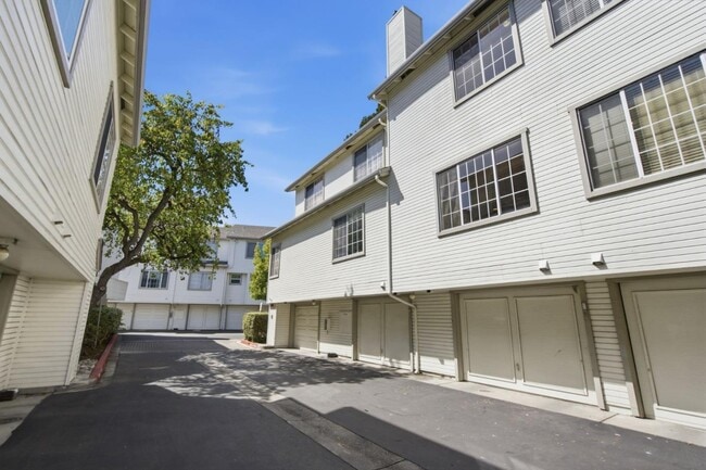 Building Photo - 991 Belmont Terrace