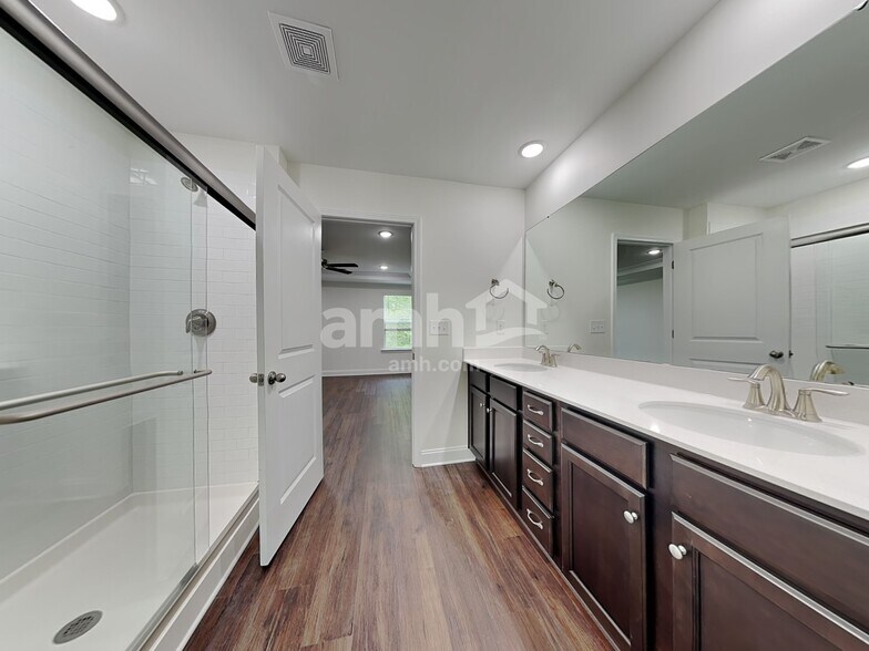 Building Photo - 14026 Belle Mont Dr