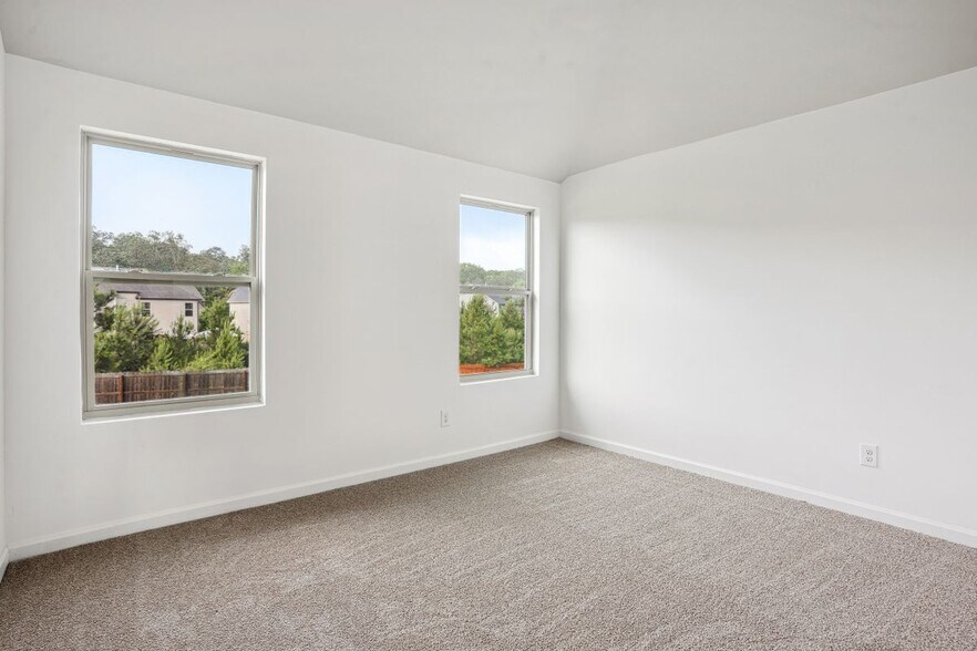 Building Photo - 90 Oakwood Dr