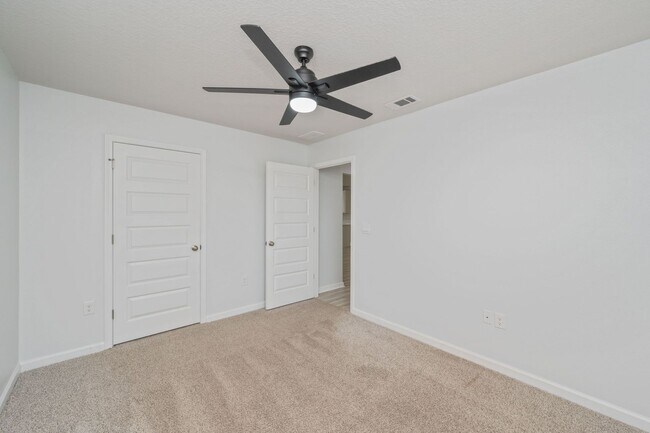 Building Photo - 522 Mary Lou Way