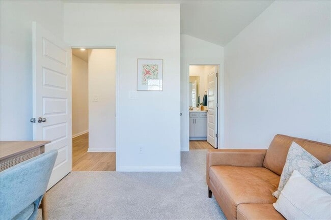 Building Photo - 457 El Capitan Lp