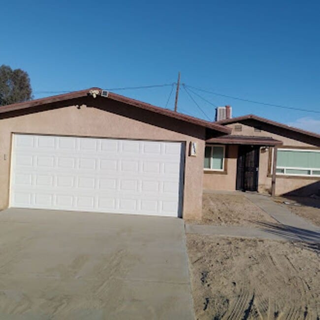 Building Photo - **$100 OFF 1ST MONTH** Two Bedroom Home Downtown 29 Palms