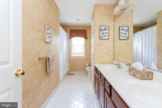 Building Photo - 102 Potters Pond Dr