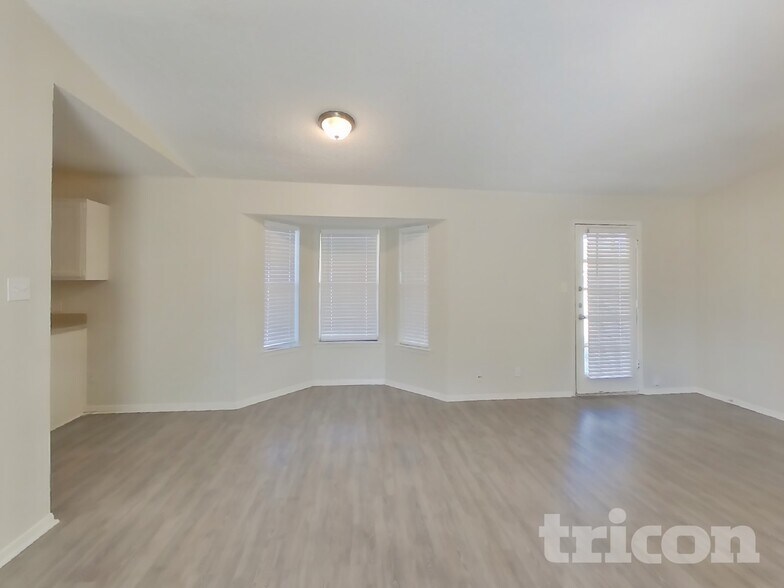 Building Photo - 820 Oak Grove Ln