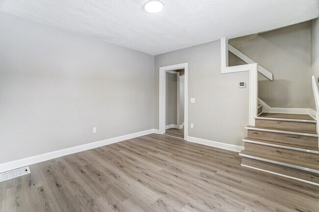 Building Photo - 1081 S Champion Ave