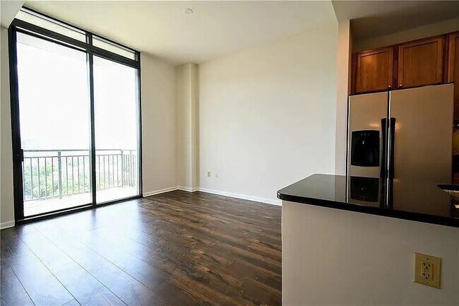 Building Photo - 3040 Peachtree Rd