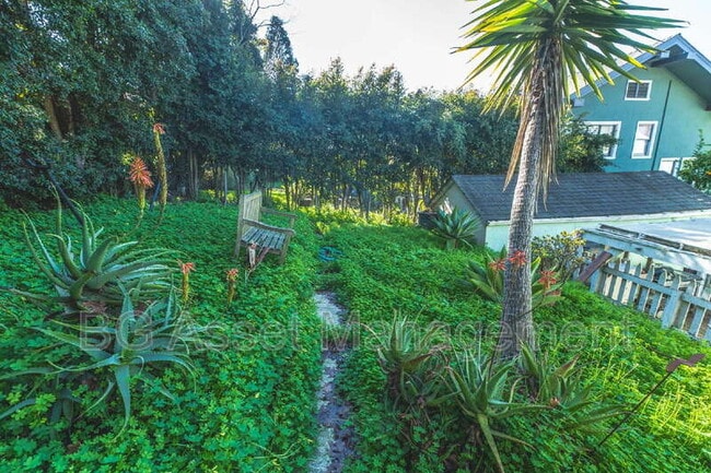 Building Photo - 3808 Lakeshore Ave