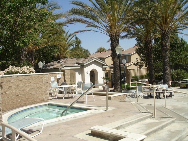 Building Photo - 3 Bedroom Home for Rent in Santa Clarita!