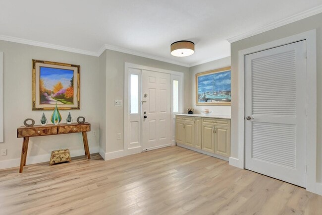 Building Photo - 1599 Isabel Rd Oeste