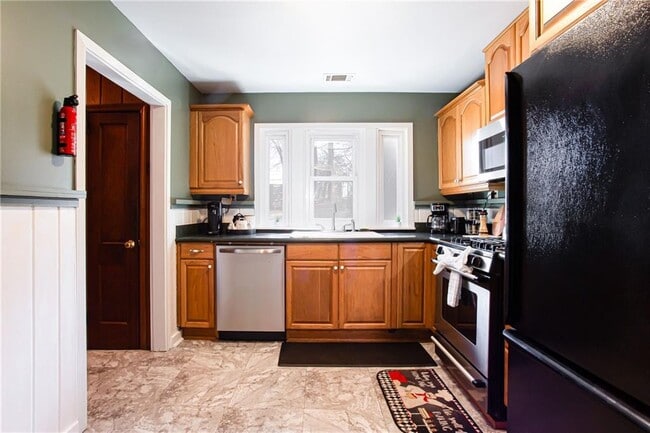 Building Photo - 4061 Lower Roswell Rd