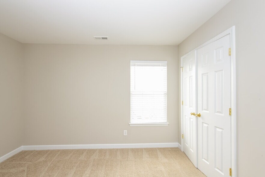 Building Photo - 958 Ramsgate Dr SW