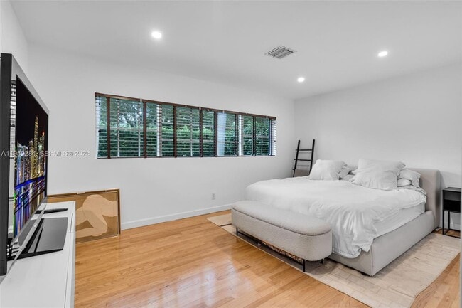 Building Photo - 9550 NW 1st Ave