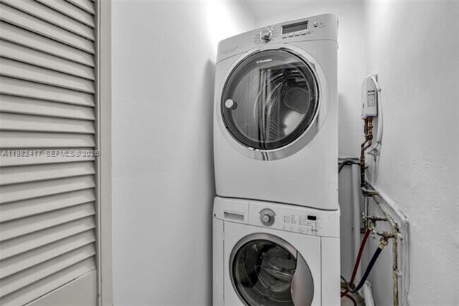 Building Photo - 104 SW 7th St