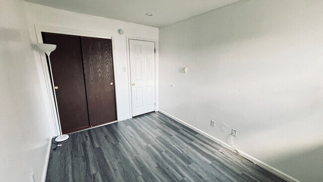 Building Photo - 1335 S Howard St