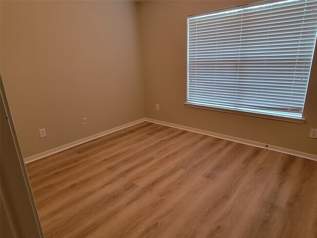 Building Photo - 15126 Summer Sunset Dr