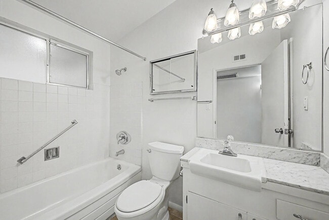 Building Photo - 10606 W Oakmont Dr