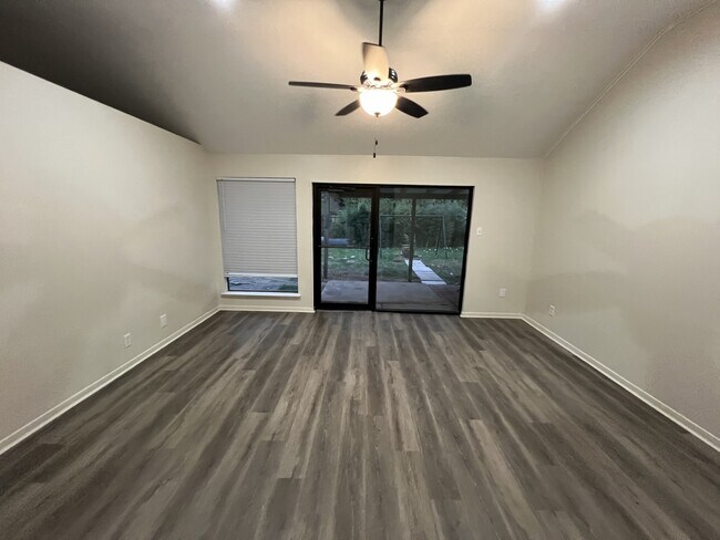 Building Photo - 1635 Ainsdale Dr