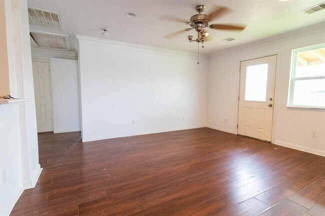 Building Photo - 3615 Legion St