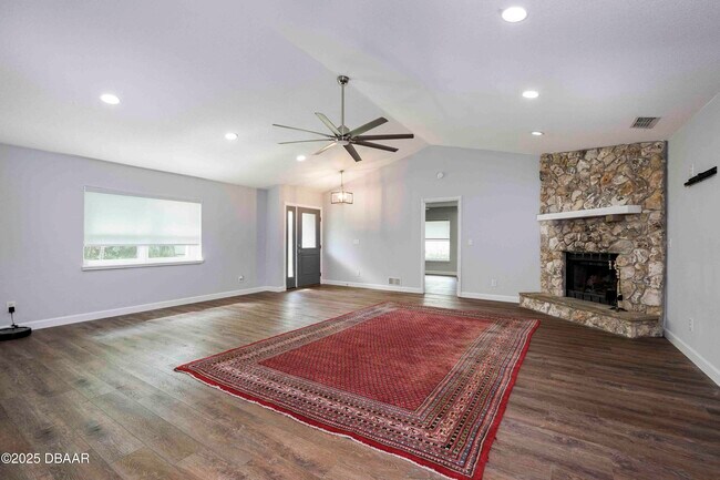 Building Photo - 6118 Del Rio Dr